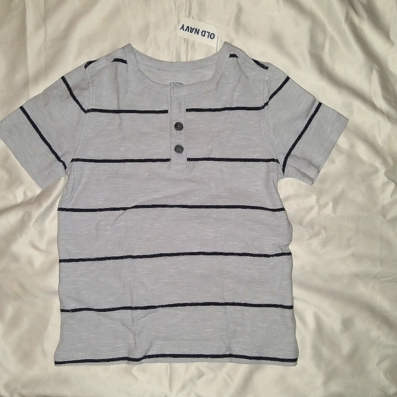 Boys Tee Old Navy size 4T - Picture 1 of 1